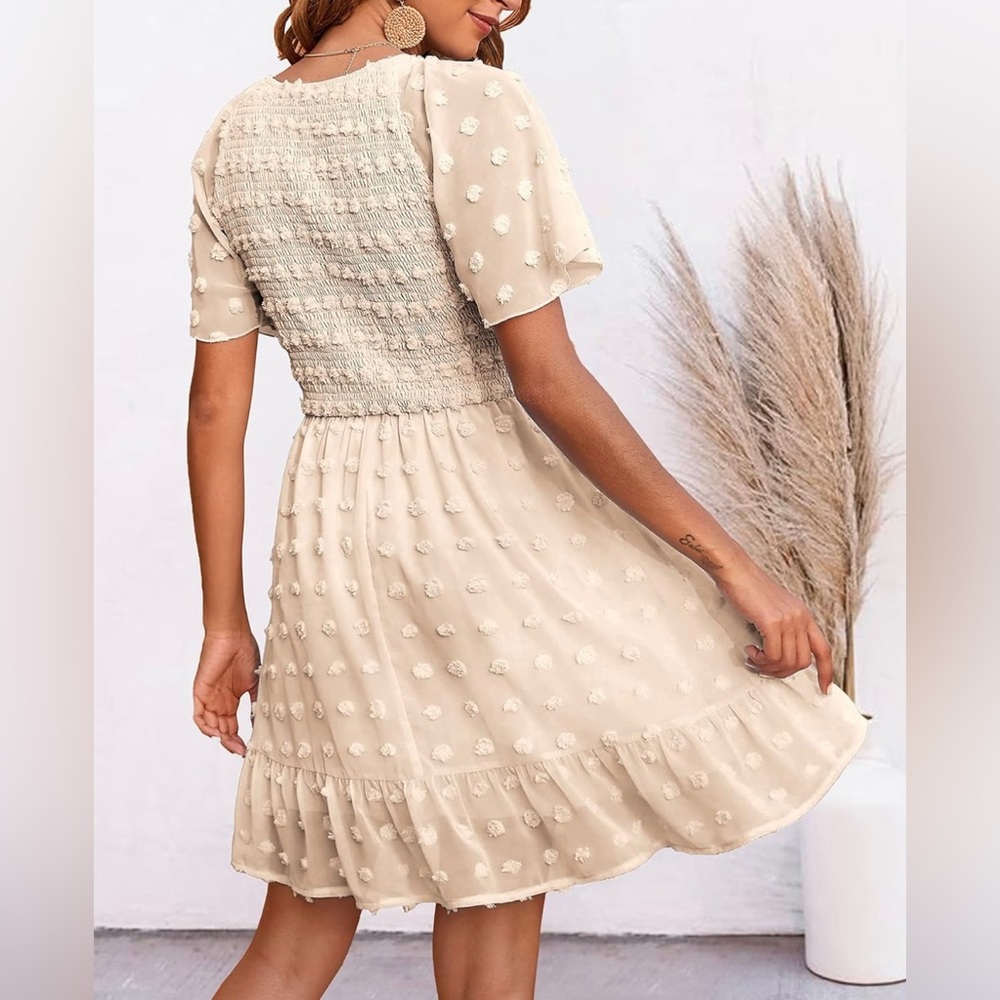 NWT Short Sleeve Smocked Swiss Dot Dress Size Medium - Picture 2 of 6
